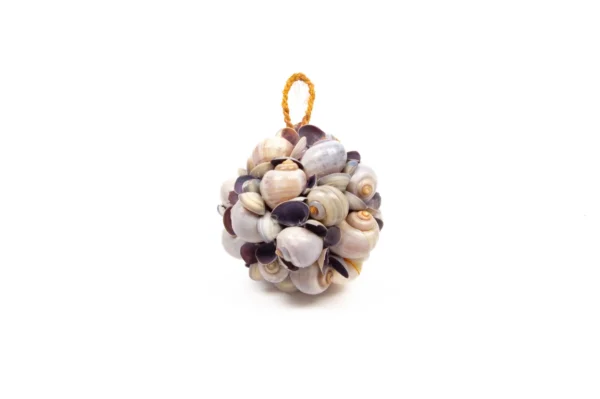Ball sea shells nathai/violet chippi 12 cm natural