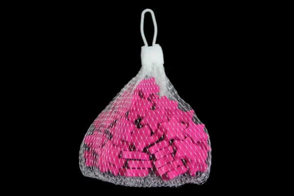 Wooden stars 2 cm in net fuchsia