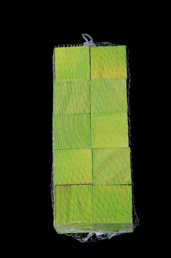 Wooden cubes 4 cm in net apple green