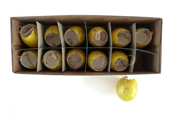 Chicken eggs open with rope yellow with glitter gold